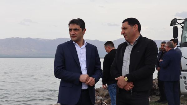 ՀՀ շրջակա միջավայրի նախարար Հակոբ Սիմիդյանը Սևանում - Sputnik Արմենիա
