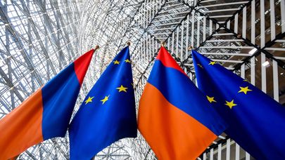 Флаги Армении и Европейского союза