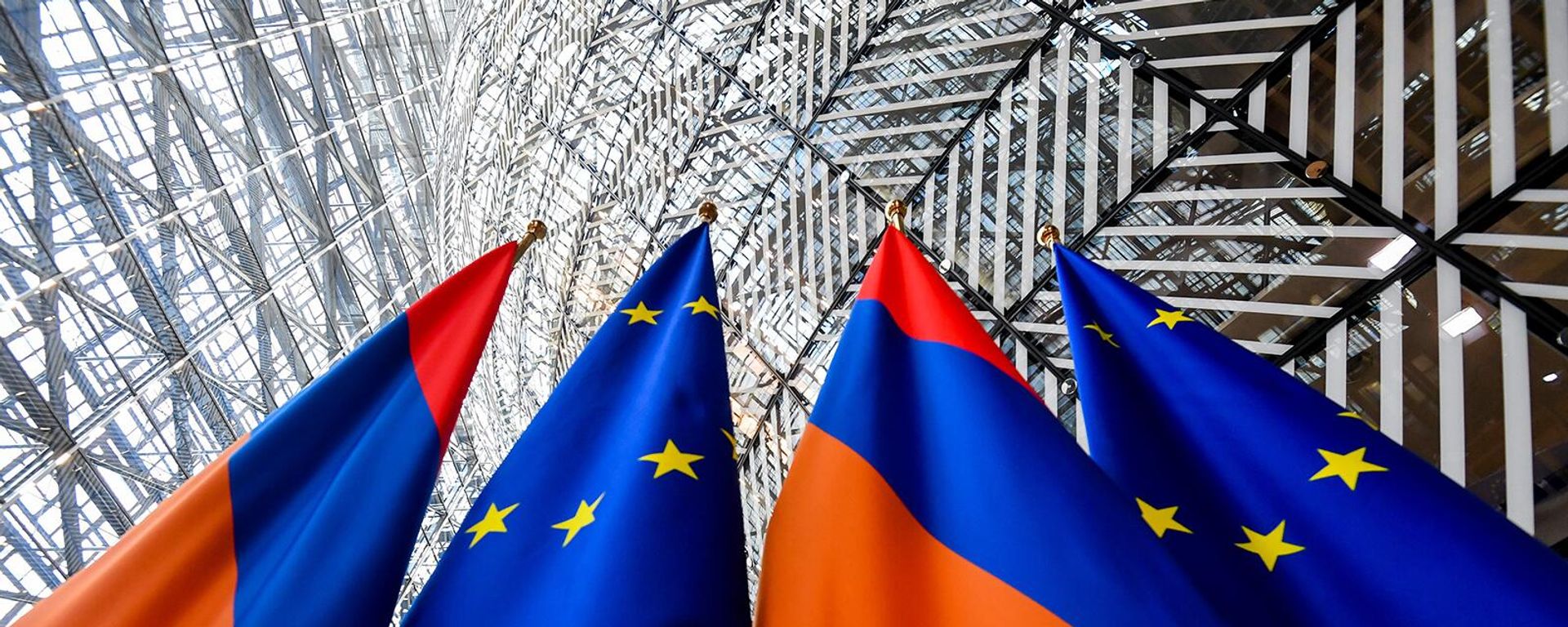 Флаги Армении и Европейского союза - Sputnik Армения, 1920, 24.05.2026