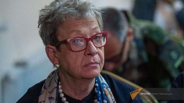 Посол ЕС в Армении Андреа Викторин во время визита регионов, пострадавших от агрессии Азербайджана (16 сентября 2022). Джермук - Sputnik Армения