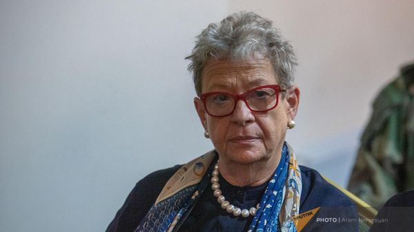 Посол ЕС в Армении Андреа Викторин во время визита регионов, пострадавших от агрессии Азербайджана (16 сентября 2022). Джермук - Sputnik Армения