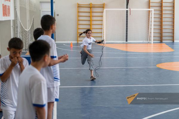 Գետաշենի էկո դպրոցի աշակերտները ֆիզկուլտուրայի դասաժամին - Sputnik Արմենիա