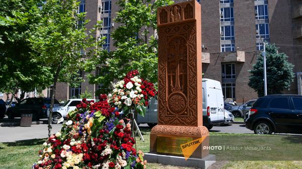 Торжественная церемония открытия и освящения хачкара, посвященного многовековой армяно-польской дружбе и Папе Святому Иоанну Павлу II (16 мая 2023). Еревaн - Sputnik Армения