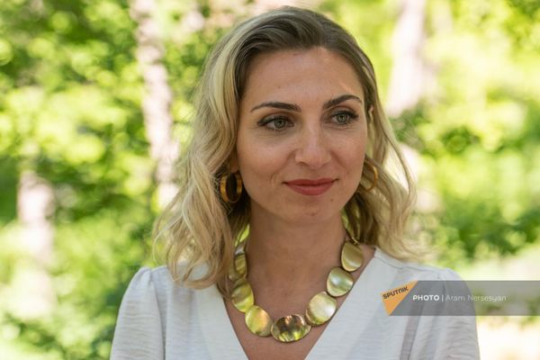 Глава Комитета по туризму Сисиан Погосеан на церемонии подписания меморандума о взаимопонимании относительно строительства новой национальной тропы между НПО “HIKEArmenia” и Комитетом по туризму Армении (16 мая 2023). Еревaн - Sputnik Армения