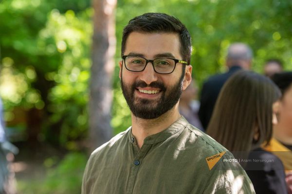 Основатель организации HIKEArmenia Артак Косян на церемонии подписания меморандума о взаимопонимании относительно строительства новой национальной тропы между НПО “HIKEArmenia” и Комитетом по туризму Армении (16 мая 2023). Еревaн - Sputnik Армения