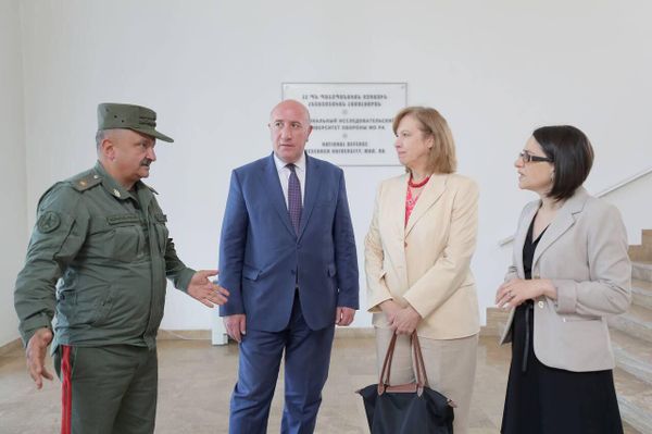 ՀՀ-ում ԱՄՆ դեսպանն այցելել է ՊՆ Պաշտպանական ազգային հետազոտական համալսարան - Sputnik Արմենիա