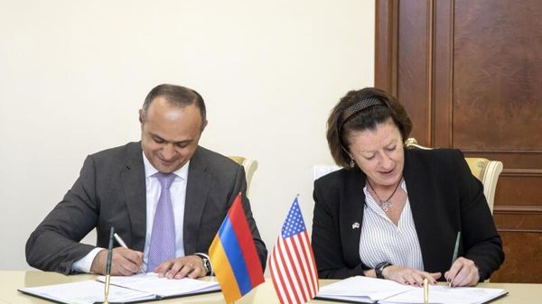 Արսեն Այվազյանը և Հեդեր Բերգը - Sputnik Արմենիա