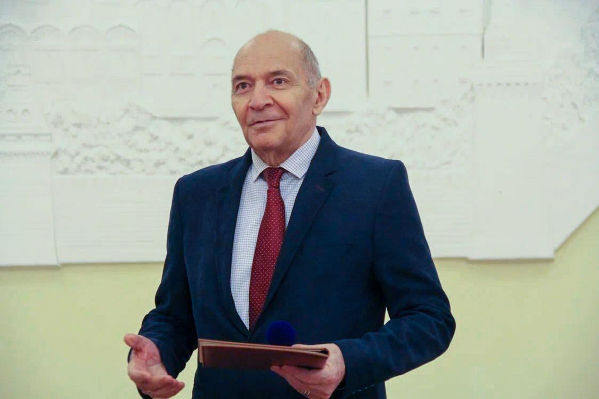 Посол России Сергей Копыркин вручил диплом иностранного члена и нагрудный знак РАН основателю и президенту Армянской социологической ассоциации Геворку Погосяну (16 мая 2023). Еревaн - Sputnik Армения, 1920, 16.05.2023