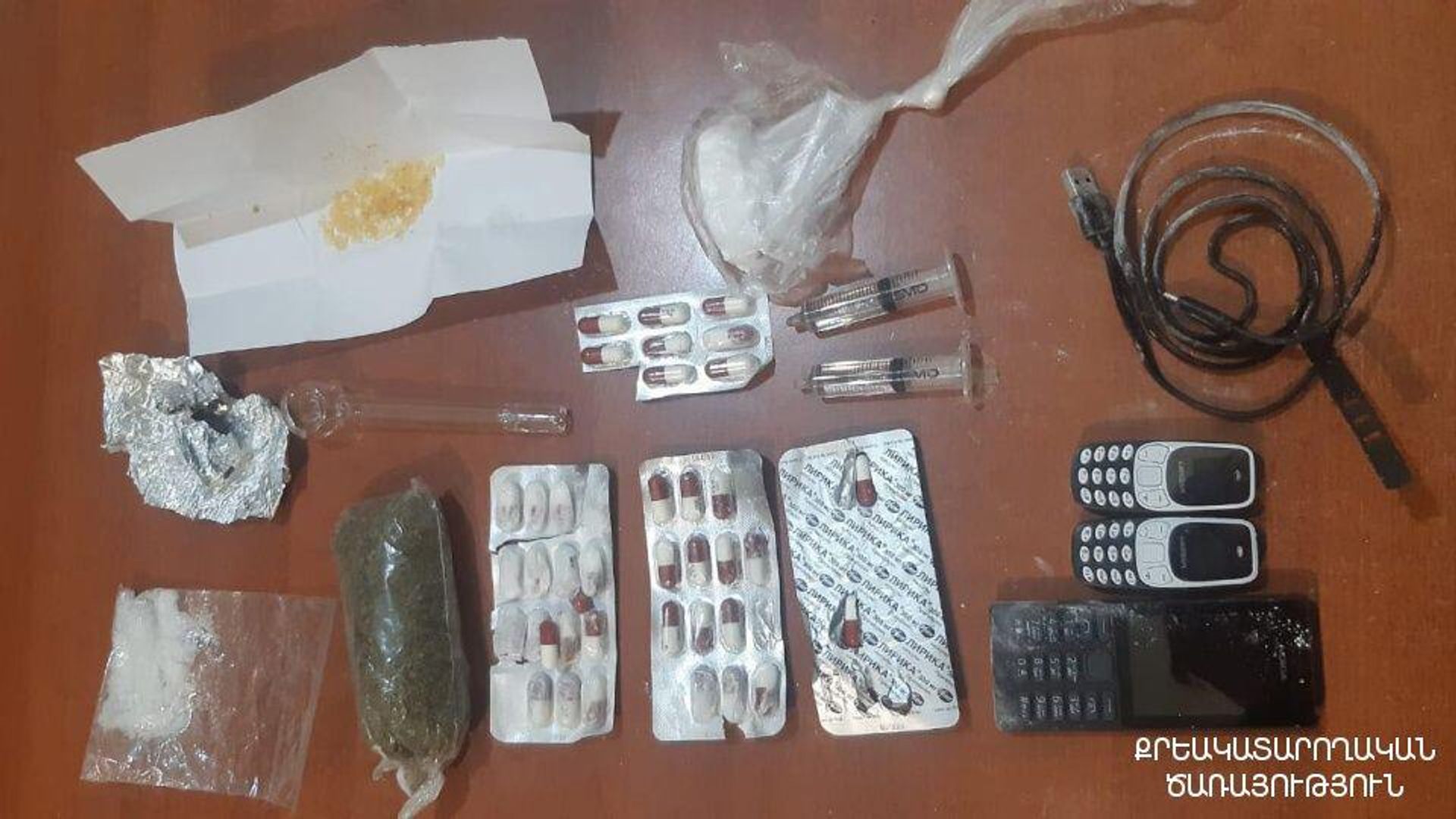 Обнаруженные наркотические вещества, шприцы, телефоны в УИУ Севан Обнаруженные наркотические вещества, шприцы, телефоны в УИУ Севан - Sputnik Армения, 1920, 18.05.2023