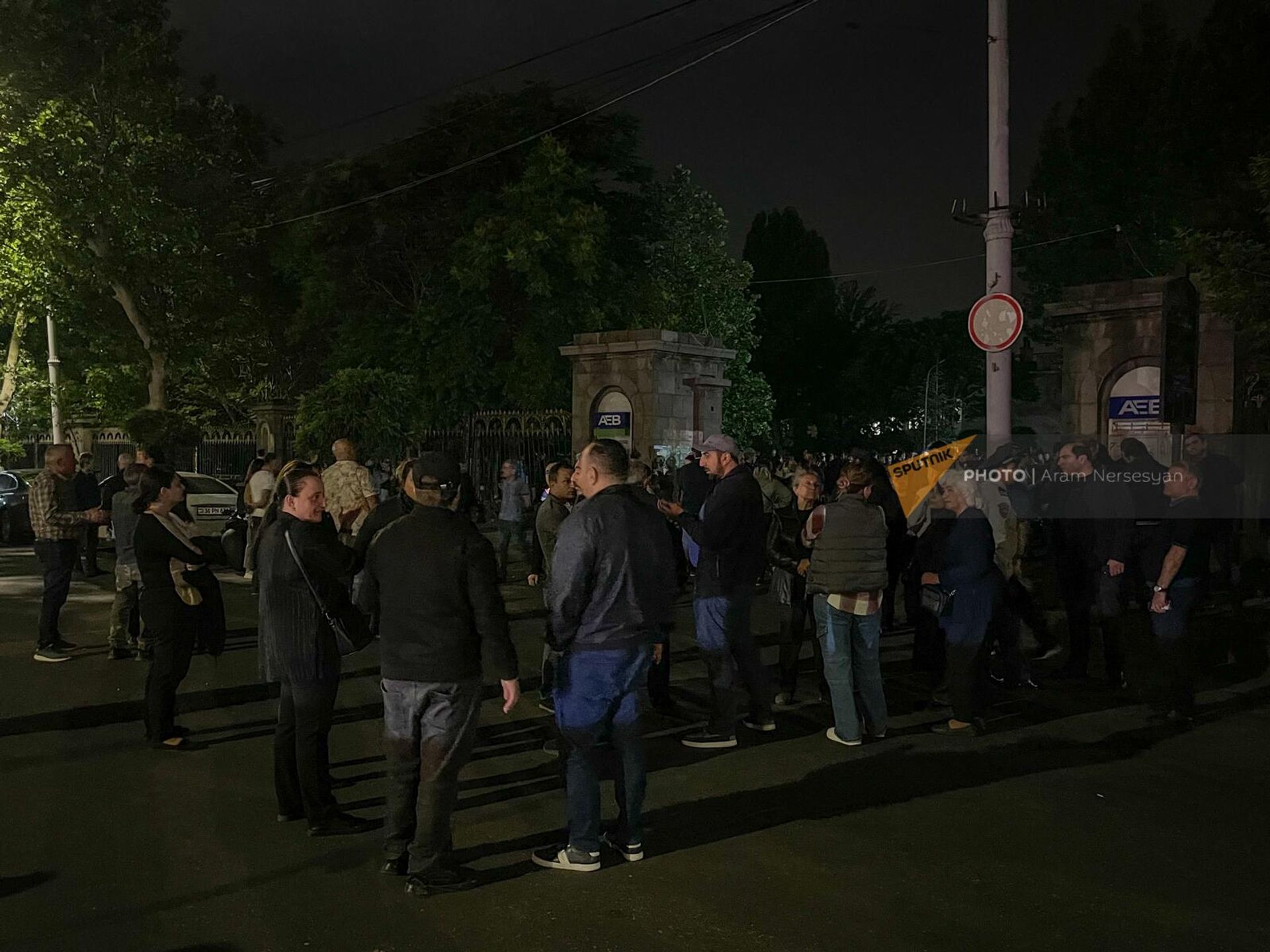 Родители погибших военных перекрыли проспект Аршакуняц (19 мая 2023). Еревaн - Sputnik Արմենիա, 1920, 19.05.2023