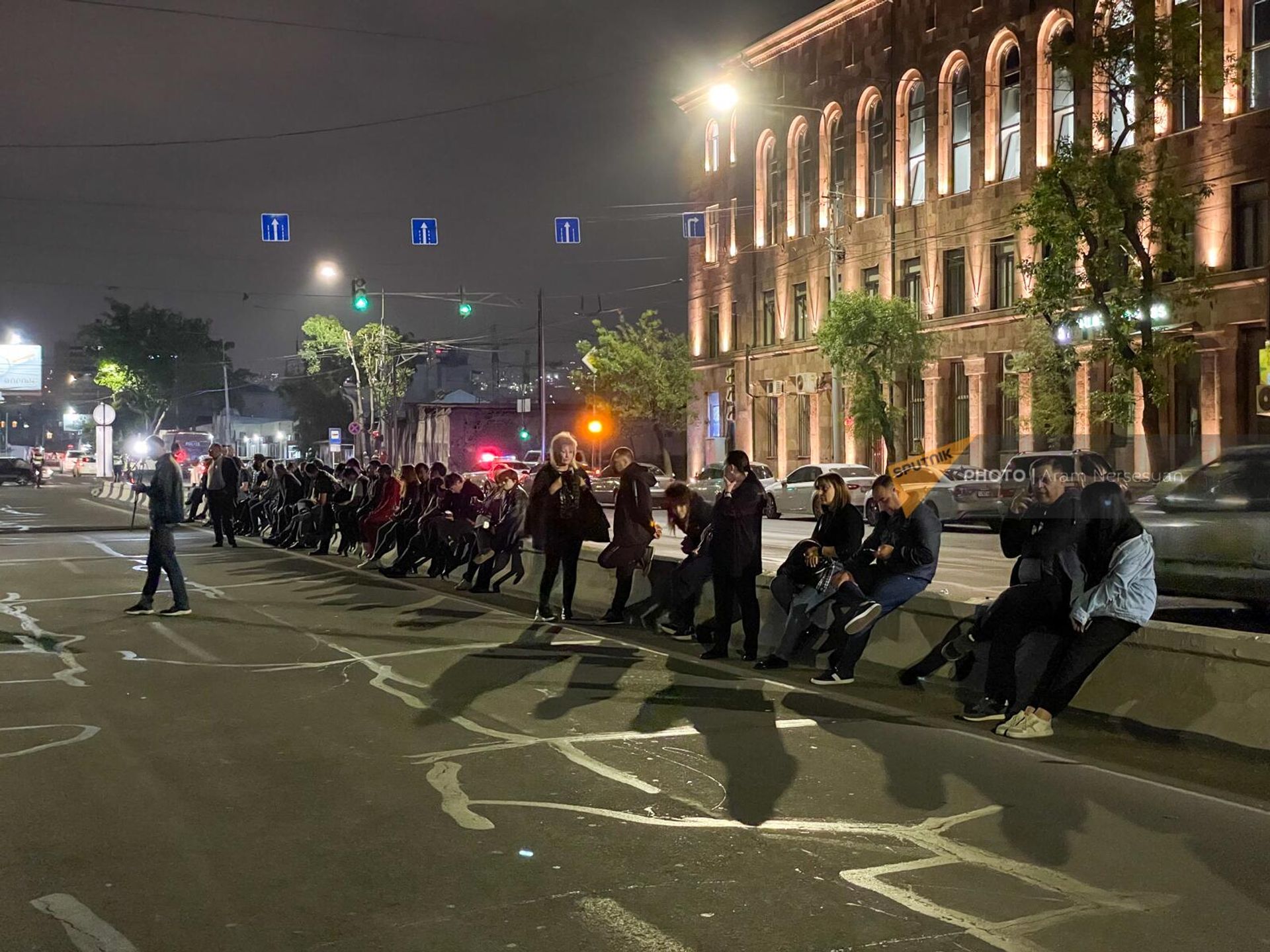 Родители погибших военных перекрыли проспект Аршакуняц (19 мая 2023). Еревaн - Sputnik Արմենիա, 1920, 19.05.2023