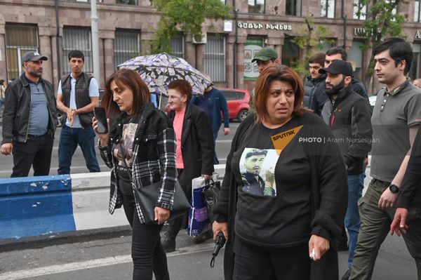 Акция родителей погибших военнослужащих и их сторонников в поддержку арестованной Гаяне Акопян (20 мая 2023). Еревaн - Sputnik Армения