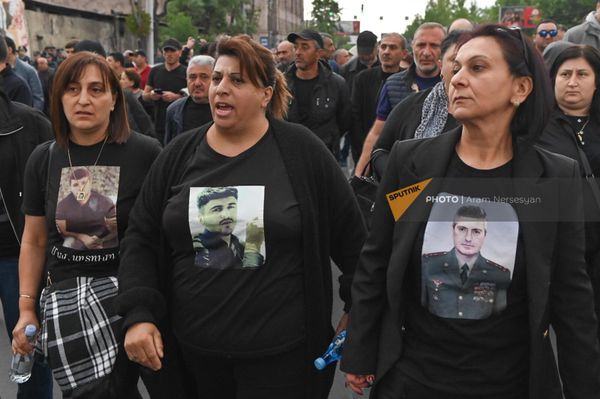 Акция родителей погибших военнослужащих и их сторонников в поддержку арестованной Гаяне Акопян (20 мая 2023). Еревaн - Sputnik Армения