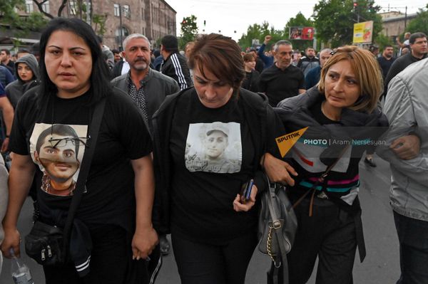 Акция родителей погибших военнослужащих и их сторонников в поддержку арестованной Гаяне Акопян (20 мая 2023). Еревaн - Sputnik Армения
