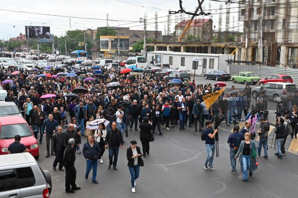 Զոհված զինծառայողների ծնողները և Գայանե Հակոբյանի աջակիցները - Sputnik Արմենիա
