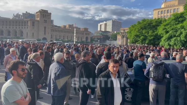 Զոհված զինծառայողների ծնողներն անժամկետ նստացույց հայտարարեցին ՀՀ կառավարության մոտ - Sputnik Армения