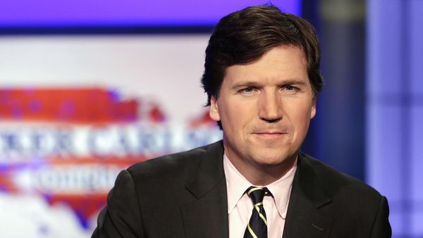 Ведущий Tucker Carlson Tonight Такер Карлсон в студии Fox News Channel - Sputnik Армения