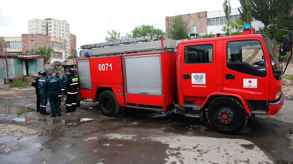 Пожарная служба на месте возгорания склада супермаркета Нор Зовк (21 мая 2023). Еревaн - Sputnik Армения