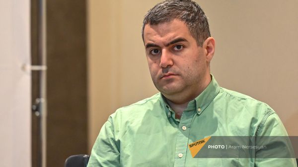 Грант Микаелян на пресс-конференции инициативной группы по защите Карабаха (23 мая 2023). Еревaн - Sputnik Армения