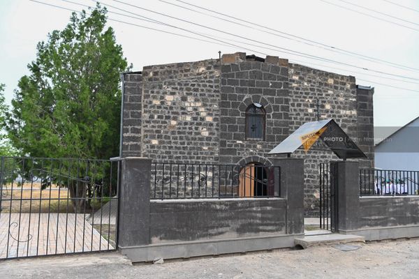 Церемония открытия памятной таблички братской могилы армянского и русского воинов, погибших при Сардарапатской битве (14 мая 2023). Аршалуйс - Sputnik Армения