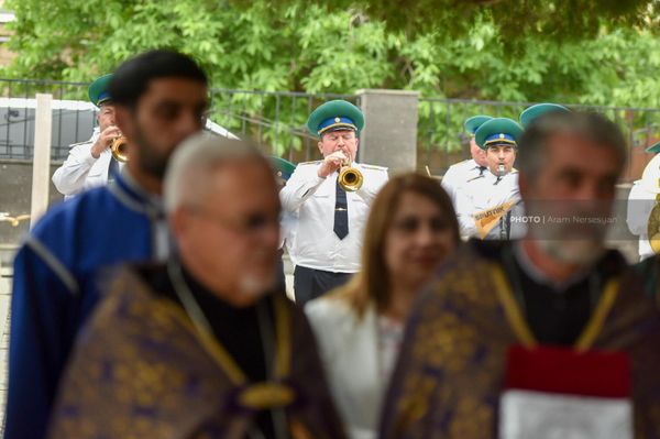 Церемония открытия памятной таблички братской могилы армянского и русского воинов, погибших при Сардарапатской битве (14 мая 2023). Аршалуйс - Sputnik Армения