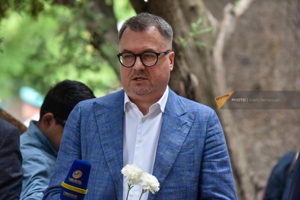 Церемония открытия памятной таблички братской могилы армянского и русского воинов, погибших при Сардарапатской битве (14 мая 2023). Аршалуйс - Sputnik Армения