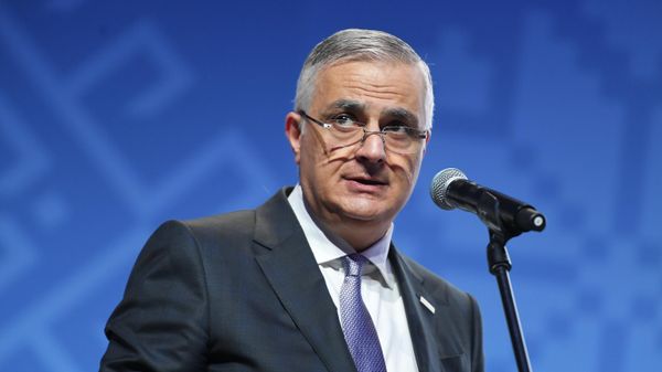 Вице-премьер Республики Армения Мгер Григорян выступает на церемонии награждения победителей Международного климатического конкурса Зеленая Евразия в рамках Евразийского экономического форума (24 мая 2023). Москва - Sputnik Армения
