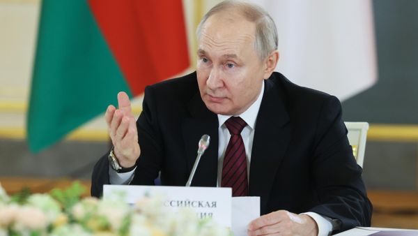 Президент РФ Владимир Путин на заседании высшего Евразийского экономического совета (ВЕЭС) в узком составе (25 мая 2023). Москва - Sputnik Армения