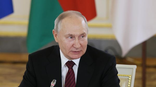 Президент РФ Владимир Путин на заседании высшего Евразийского экономического совета (ВЕЭС) в узком составе (25 мая 2023). Москва - Sputnik Армения