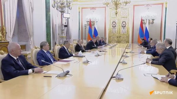 Встреча лидеров России и Армении Владимира Путина и Никола Пашиняна на полях саммита Евразийского экономического союза (25 мая 2023). Москвa - Sputnik Армения