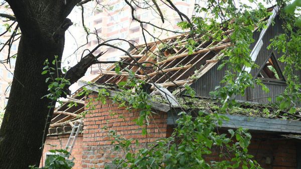 В результате ночного взрыва в Краснодаре в одной из жилых пятиэтажек выбило окна. В результате ночного взрыва в Краснодаре в одной из жилых пятиэтажек выбило окна. - Sputnik Армения