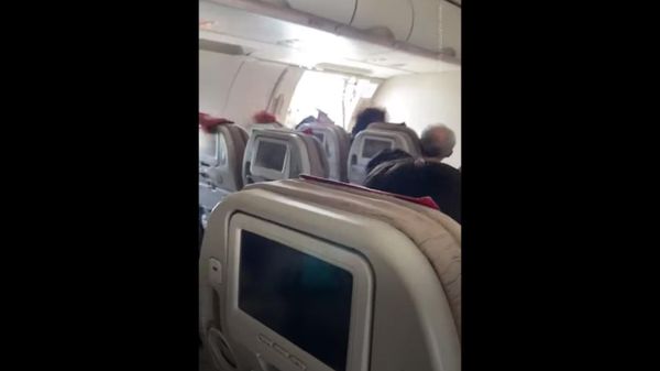 Дверь самолёта Asiana Airlines открылась во время полёта - Sputnik Армения