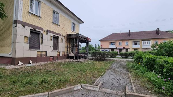 Пострадавшие от обстрела жилые дома в Щебенико (27 мая 2023). Белгородская область - Sputnik Армения