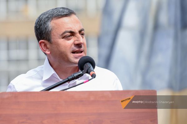 Ишхан Сагателян выступает на акции АРФ Дашнакцутюн, приуроченной ко Дню Первой Республики (28 мая 2023). Еревaн Ишхан Сагателян выступает на акции АРФ Дашнакцутюн, приуроченной ко Дню Первой Республики (28 мая 2023). Еревaн - Sputnik Армения