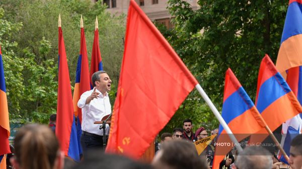 Ишхан Сагателян выступает на акции АРФ Дашнакцутюн, приуроченной ко Дню Первой Республики (28 мая 2023). Еревaн - Sputnik Армения