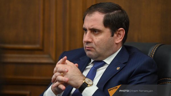 Министр обороны Сурен Папикян на обсуждении бюджетного отчета 2022 года (29 мая 2023). Еревaн - Sputnik Армения