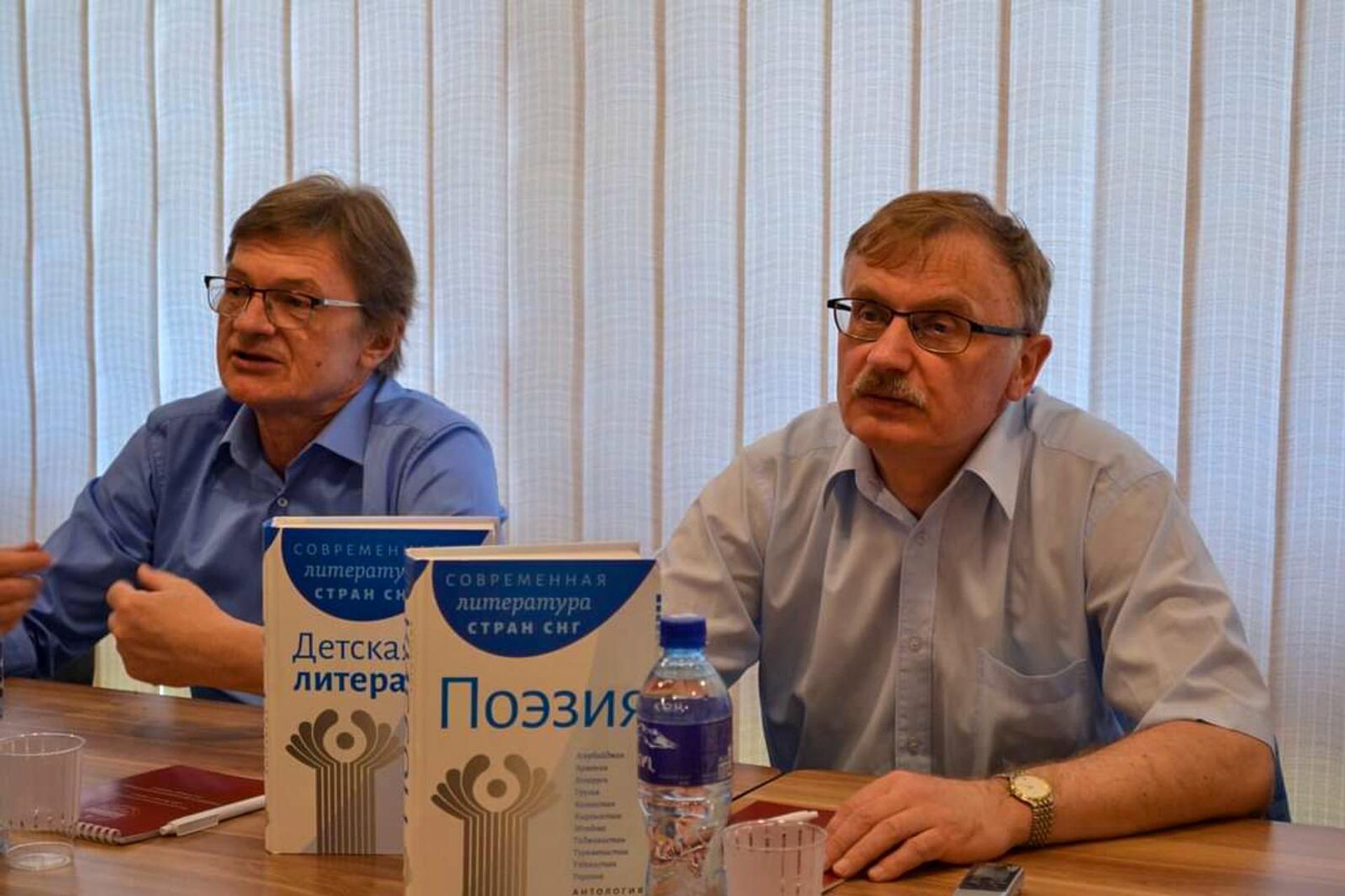 Встреча с писателями в рамках VI Ереванского книжного фестиваля на территории Академического театра им. Габриэла Сундукяна (29 мая 2023). Еревaн - Sputnik Армения, 1920, 30.05.2023