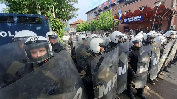 Более 50 сербских граждан пострадали во время столкновений на севере Косова - Sputnik Армения