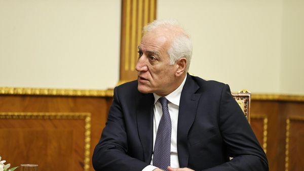 Президент Ваагн Хачатурян на встрече с премьер-министром Армении (29 мая 2023). Еревaн - Sputnik Армения