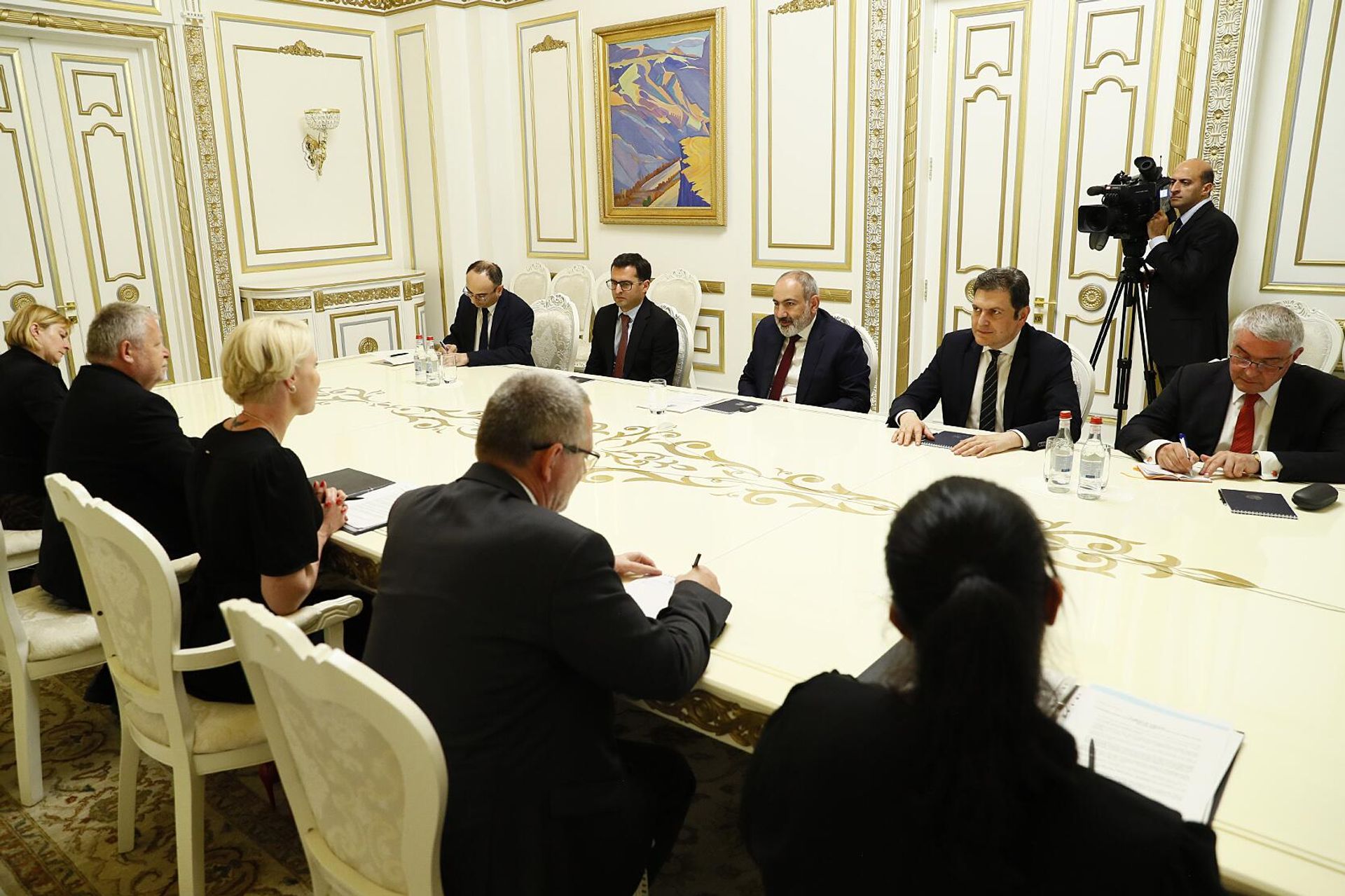 Премьер-министр Никол Пашинян принял делегацию во главе со спикером Национального собрания Республики Словения Уршкой Клакочар Жупанчич (30 мая 2023). Еревaн - Sputnik Արմենիա, 1920, 30.05.2023