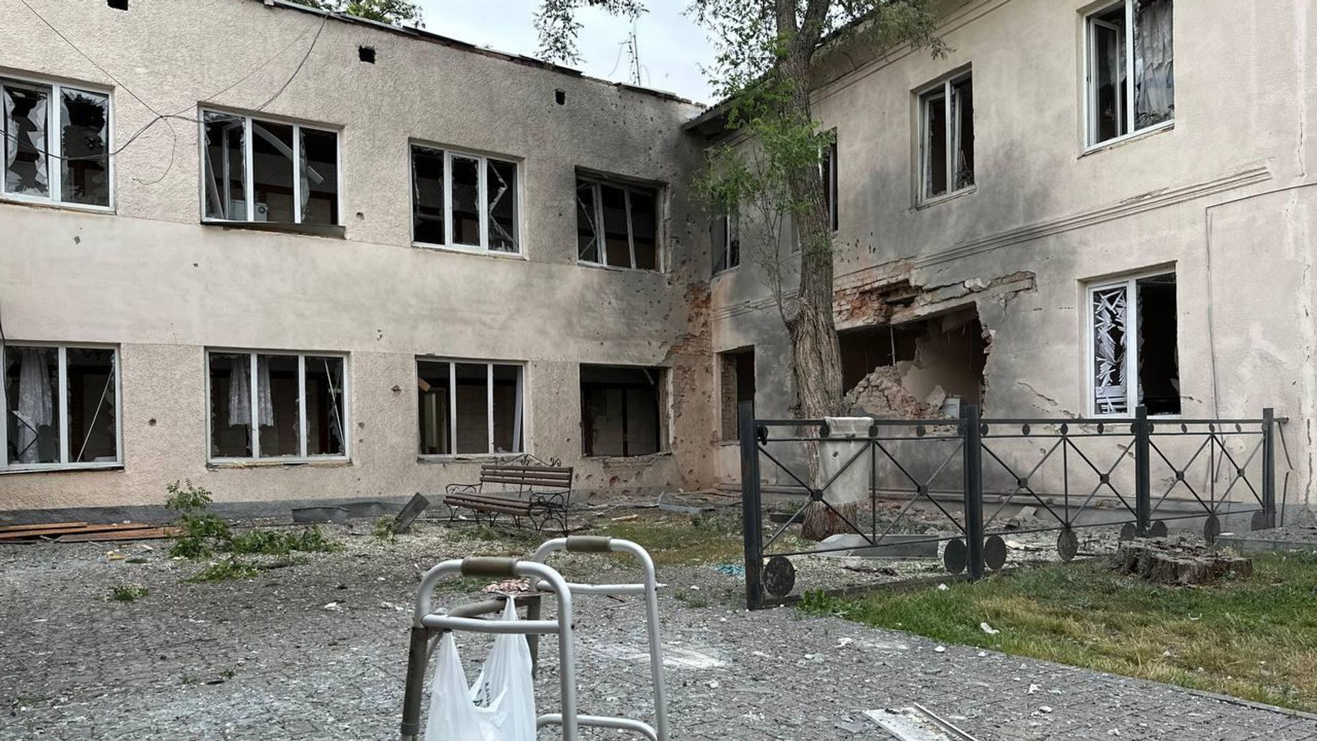 Последствия обстрела ВСУ домов с мирными жителями (30 мая 2023). Белгород Последствия обстрела ВСУ домов с мирными жителями (30 мая 2023). Белгород - Sputnik Армения, 1920, 30.05.2023