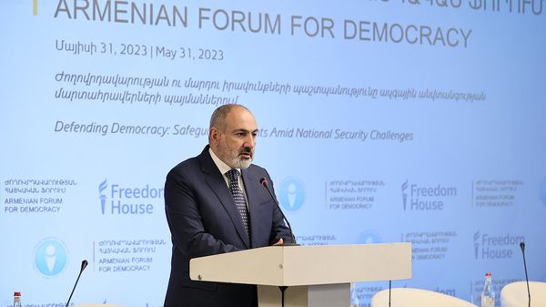 Премьер-министр Никол Пашинян на Армянском форуме демократии в прямом эфире (31 мая 2023). Еревaн - Sputnik Армения