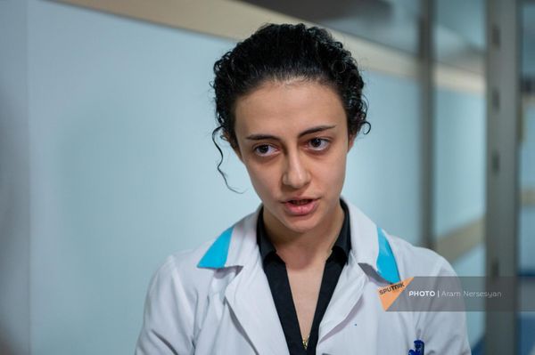 Врач-онколог, специалист по общественному здравоохранению Нунэ Карапетян на открытии Клиники наследственной онкологической предрасположенности им. Карины в гематологическом центре им. Йоляна (1 июня 2023). Еревaн - Sputnik Армения