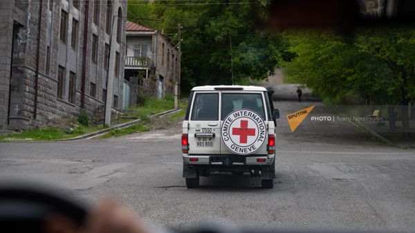 Автомобиль МККК в Джермуке - Sputnik Армения