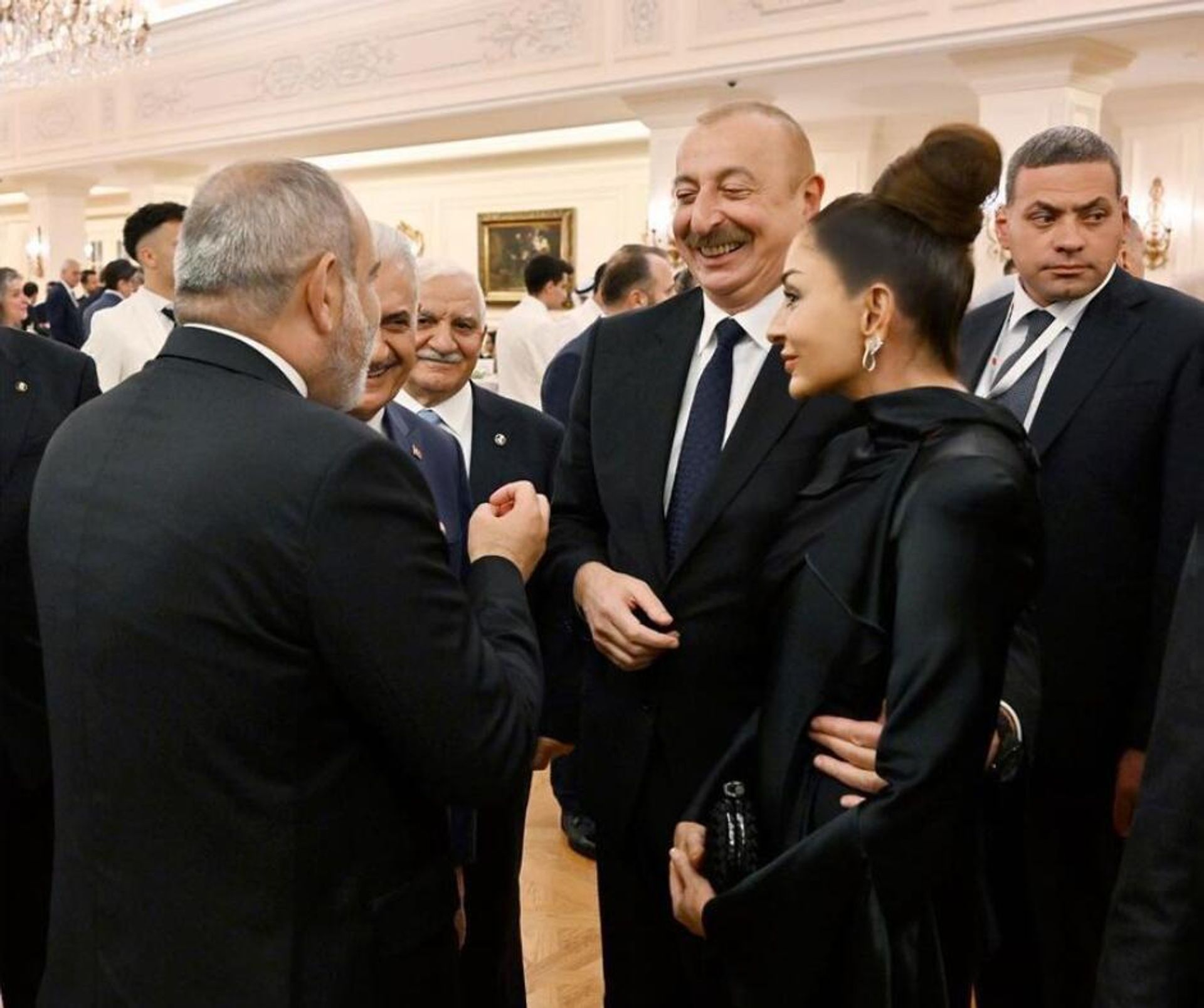 Мехрибан Алиева опубликовала фотографии с церемонии инаугурации президента Турции Реджепа Эрдогана Мехрибан Алиева опубликовала фотографии с церемонии инаугурации президента Турции Реджепа Эрдогана - Sputnik Армения, 1920, 05.06.2023