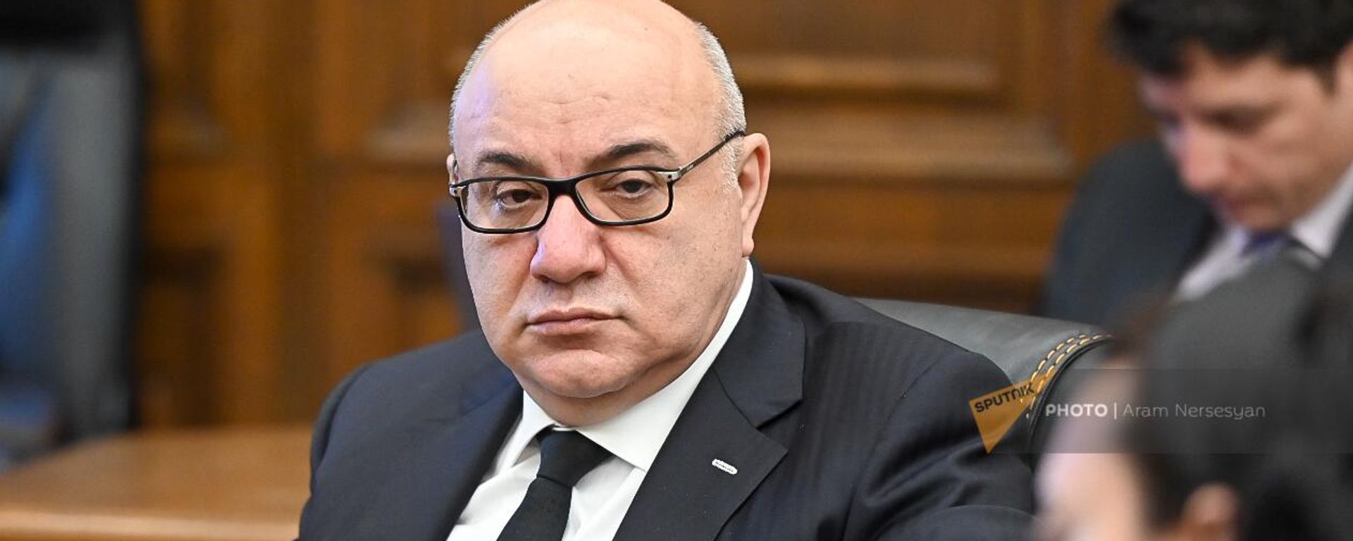 Депутат Гурген Арсенян на совместном заседании постоянных комиссий НС по внешним связям, финансово-кредитным и бюджетным вопросам (5 июня 2023). Еревaн - Sputnik Армения, 1920, 16.12.2025
