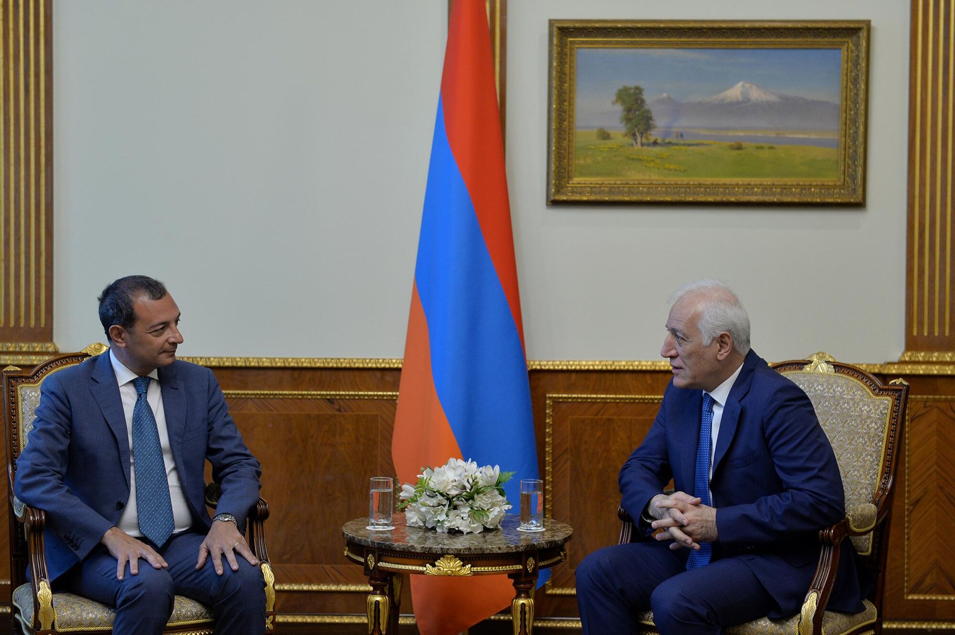 Президент Ваагн Хачатурян принял Чрезвычайного и Полномочного Посла Итальянской Республики Альфонсо Ди Риццо (5 июня 2023). Еревaн - Sputnik Армения, 1920, 05.06.2023