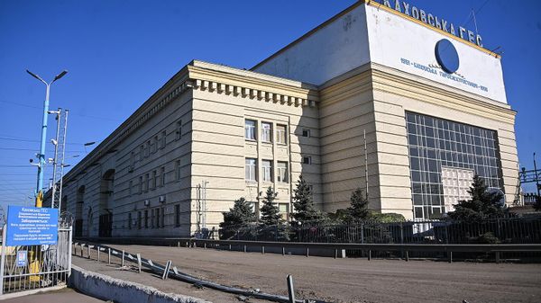 Административное здание Каховской ГЭС в Новой Каховке - Sputnik Армения