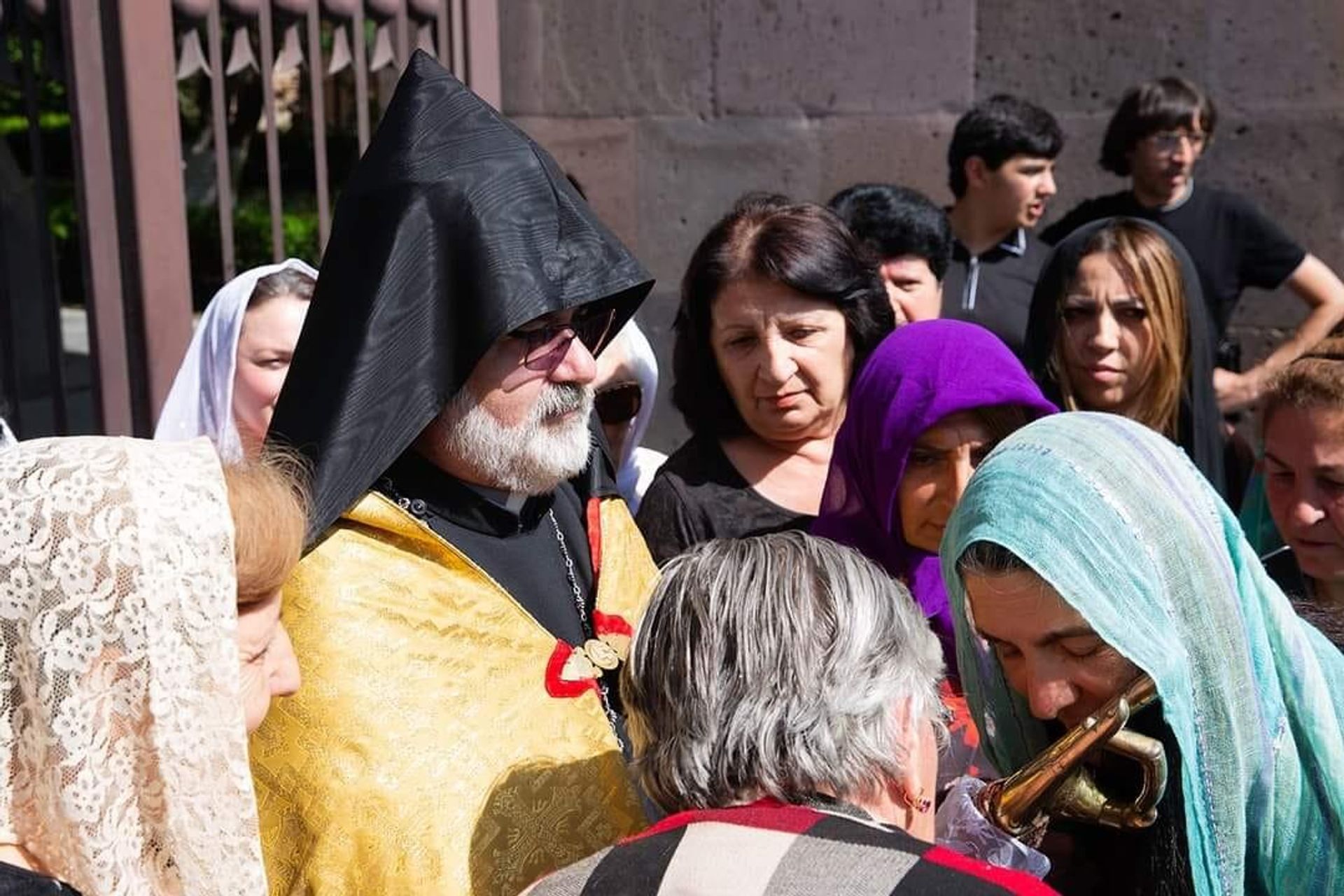 Торжественный обряд в память святой девы Гаянэ проводит Армянский Патриарх Константинопольский Архиепископ Саак Машалян (6 июня 2023). Эчмиадзин - Sputnik Армения, 1920, 06.06.2023