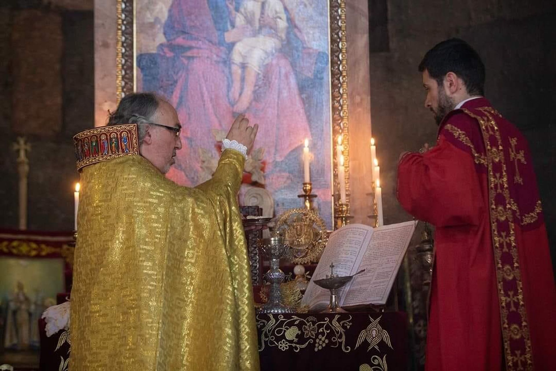 Торжественный обряд в память святой девы Гаянэ проводит Армянский Патриарх Константинопольский Архиепископ Саак Машалян (6 июня 2023). Эчмиадзин - Sputnik Արմենիա, 1920, 06.06.2023